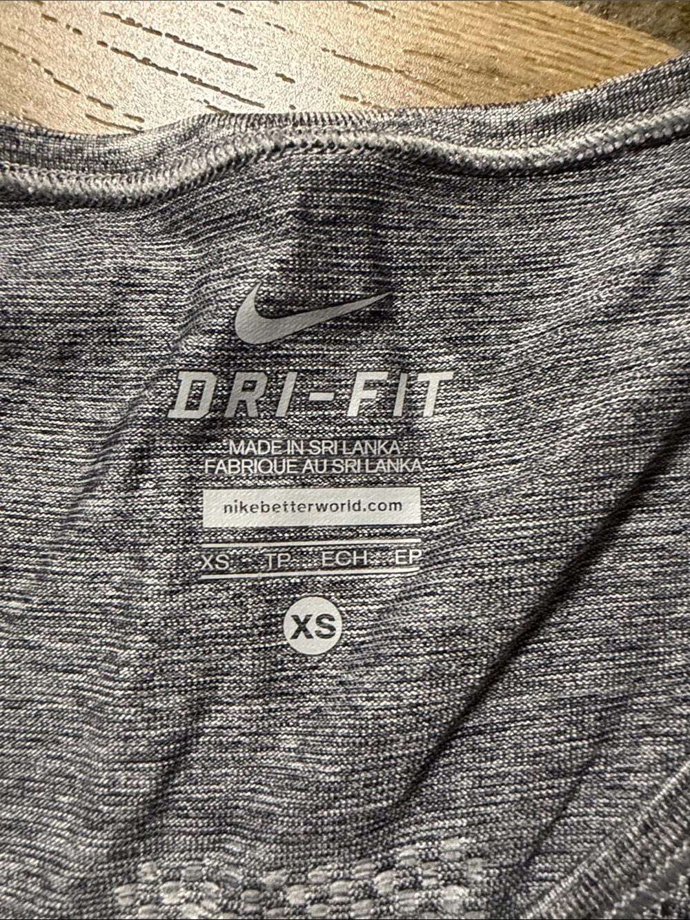 Nike Women's Long Sleeve dry fit Heathered Grey workout Top - Picture 2 of 3